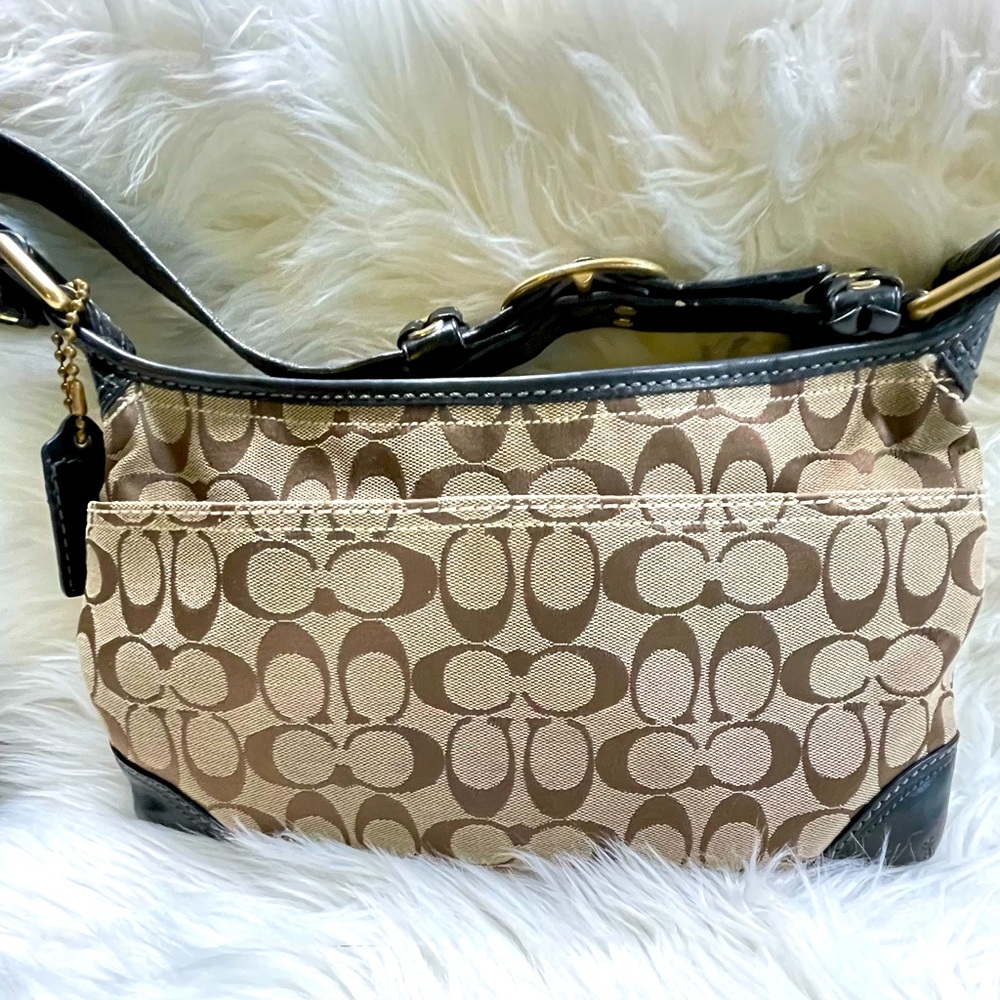 🔥🔥Beautiful, clean and sturdy Coach bag! Pre-loved and has plenty of life